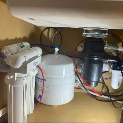Under-sink reverse osmosis system installation